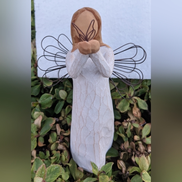 Willow Tree Angel of Freedom with Butterfly, includes box - Picture 14 of 16
